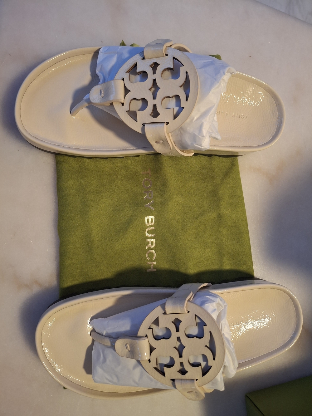 Tory Burch Patent Leather Logo Thong Sandals in Ivory - Picture 3 of 9